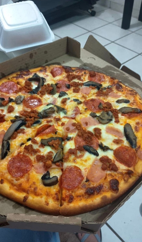 Deliciosa Pizza Cheese Pizza 8